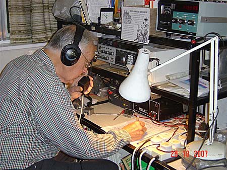 Geoff G3EDM operating